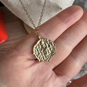 Gold Pendant Necklace